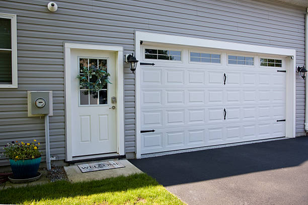 24/7 Emergency Garage Door Panel Replacement experts in Thompson's Station, TN